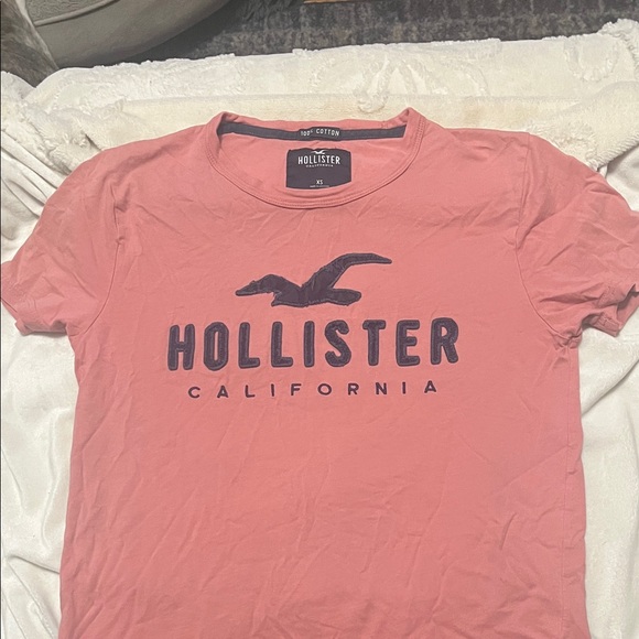Hollister Women's salmon colored Tee, size xs - Picture 1 of 3